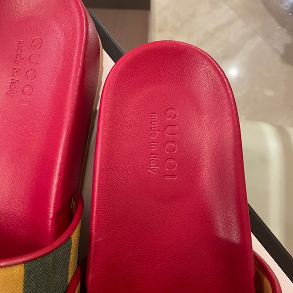 Gucci Men's Baiadera Stripe Slide Sandal In Red - Picture 11 of 15